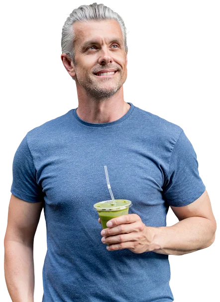 healthy man drinking a smothie